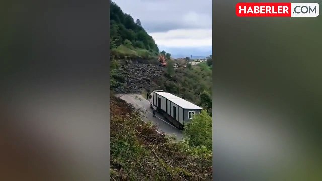 Ordu'da kontrolsüz patlatılan dinamit, ilçenin şehre bağlanan yolunu kapattı
