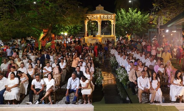 Casamento comunitário na Comarca de Cajazeiras reúne 51 casais na praça da Igreja Matriz