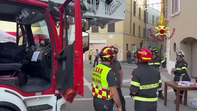 Crolla solaio palazzina in centro a Brescia: l'intervento dei vigili del fuoco