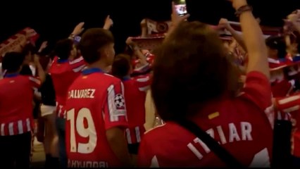Los fans del Atlético, entregados con sus nuevas estrellas