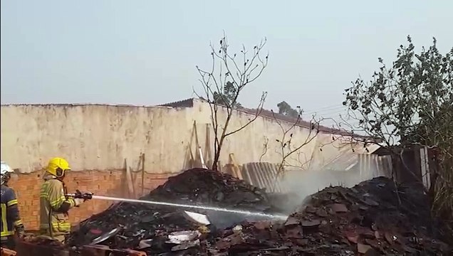 Incêndio em vegetação mobiliza Corpo de Bombeiros no Cascavel Velho
