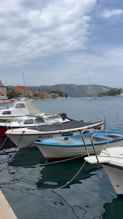 LA VILLE de Stari Grad derrière Hvar