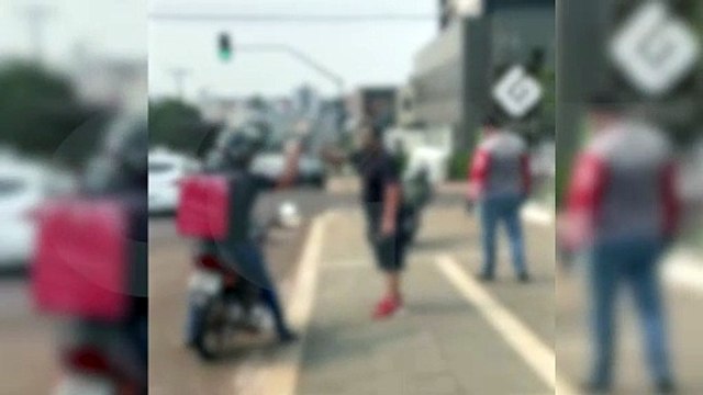 Você é o machão ; Socos, chutes e capacetadas movimentam Cascavel em briga de trânsito