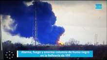 Alarma, fuego y enorme columna de humo negro en la Refinería de YPF