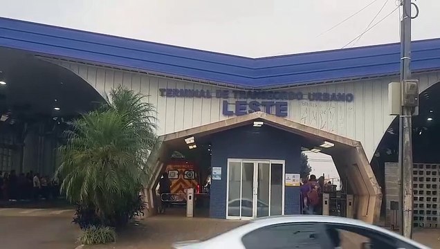 Mulher fica ferida ao cair dentro de ônibus