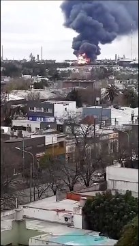 Se incendia una refinería de YPF en las afueras de la capital provincial