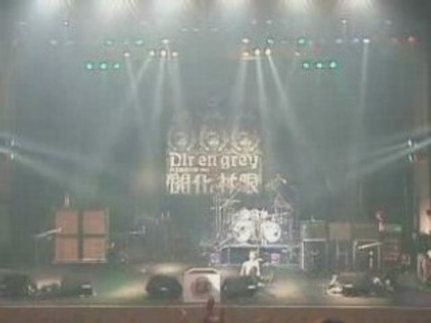 Dir en Grey - Toshiya Falling on Scene
