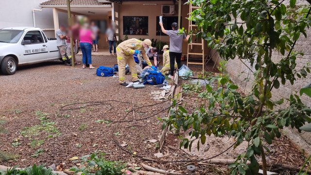 Homem morre ao cair do telhado no Bairro Alto Alegre
