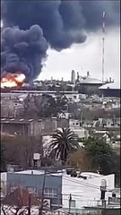Impactante incendio de una refinería de YPF en Ensenada