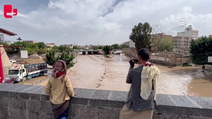Yemen'in başkenti Sana'yı sel felaketi vurdu