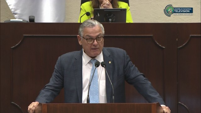 Anel Flores, contralor escogido, habla ante la Asamblea Nacional