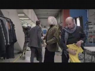 Kjell Bergqvist vägrar gul klänning