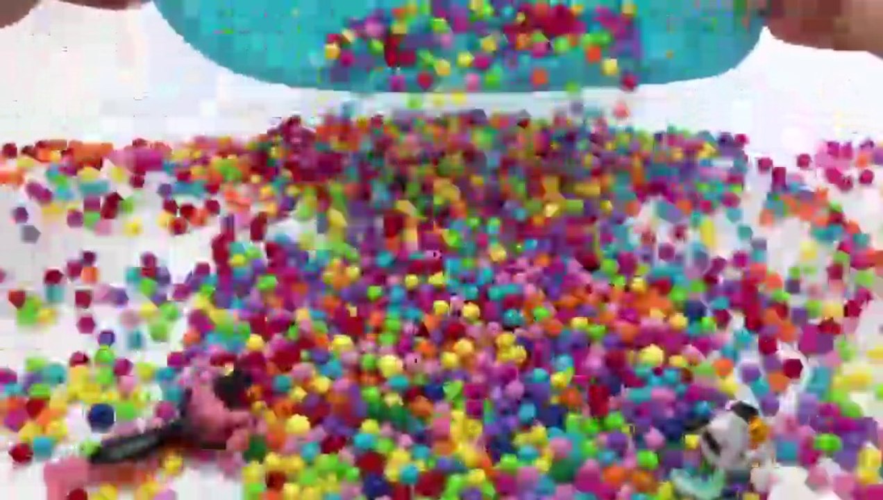 Mixing Candy with Making Rainbow Bathtub