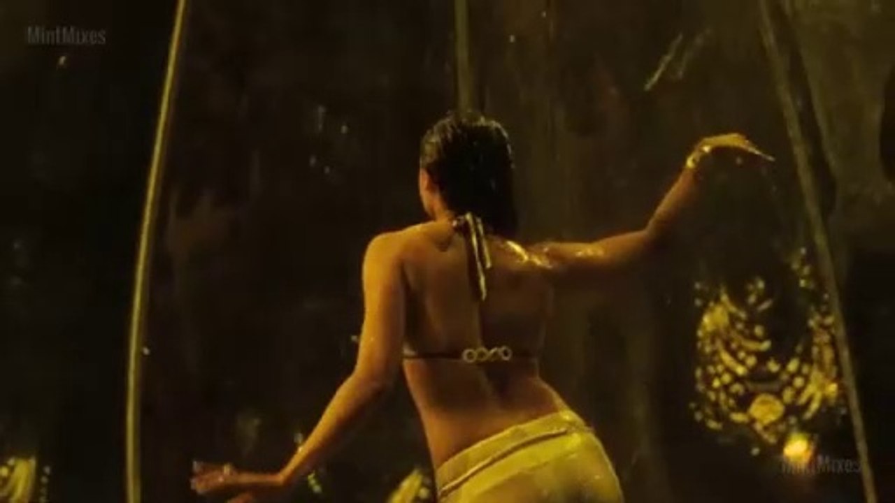 Hot-Rani-Mukherjee_novel sexy body show