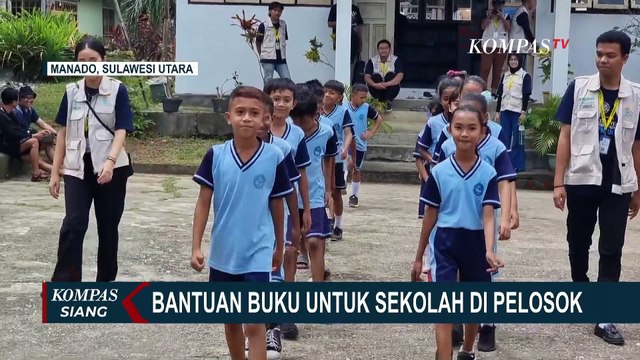 Pengabdian Mahasiswa UGM dan Kompas Group Tingkatkan Literasi Warga di Manado, Beri Bantuan Buku!