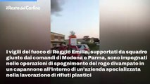 Il video del maxi incendio a Cadelbosco (Reggio Emilia)