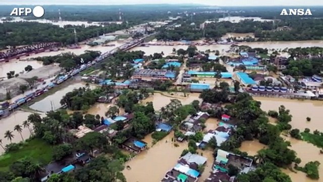 Alluvioni in Bangladesh, primo bilancio di 13 morti