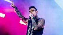 Fedez, un'altra stoccata a Chiara Ferragni nel nuovo singolo: «Panettone, ma non è Balocco»