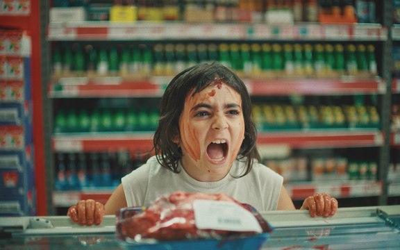 Paradise Is Burning”, film rivelazione di Venezia 2023, è in uscita al cinema: la clip in anteprima