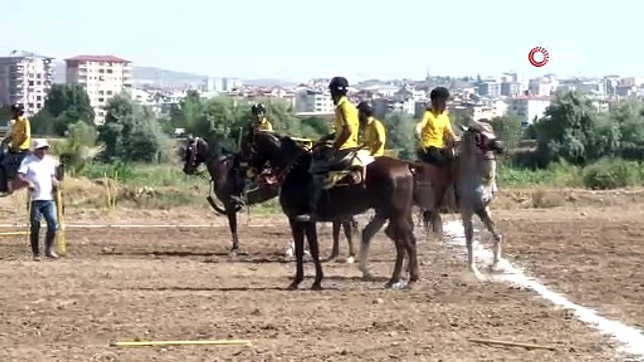 Adrenalin ve seyir zevki yüksek cirit maçları nefes kesti