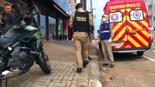 Motociclista fica ferido ao se envolver em colisão com Ford Ka na rua Jacarezinho