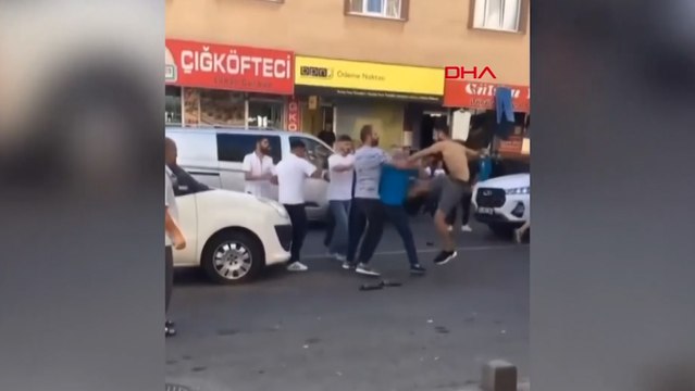 Pendik'te trafikte tekme tokat yol verme kavgası kamerada