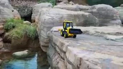 New_Bugatti_Car_And_New_Jcb_3dx_Xpert_Accident_Pulling_Out_Jcb_3dx_Hero_Bike___Cartoon_video___CSToy(144p)