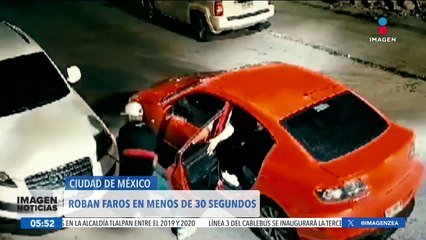 Captan el robo de faros de un auto deportivo en la alcaldía Cuauhtémoc, CDMX