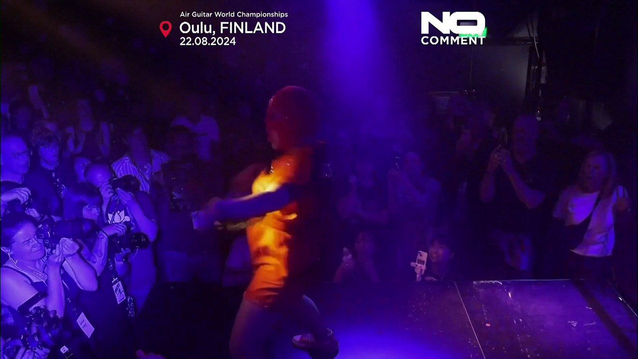 Les mordus d'air guitar enflamment la scène, lors des championnats du monde en Finlande