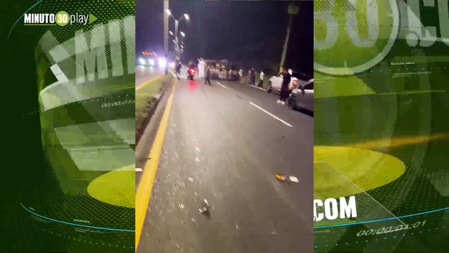 Camión al parecer perdió el control y terminó volcado en la Medellín-Bogotá