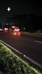 Retroescavadeira furtada cai em barranco durante perseguição policial na RS-240