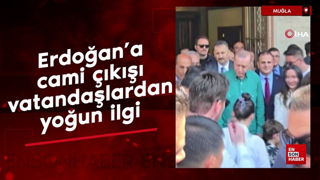 Cumhurbaşkanı Erdoğan'a cami çıkışı vatandaşlardan yoğun ilgi