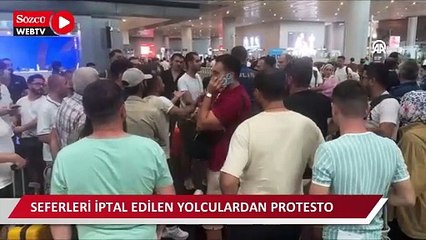 Uçak seferleri iptal edilen yolculardan protesto