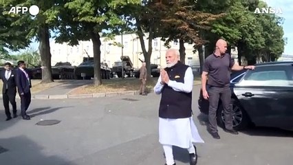 Kiev, il premier indiano Modi rende omaggio ai bambini uccisi dall'invasione russa