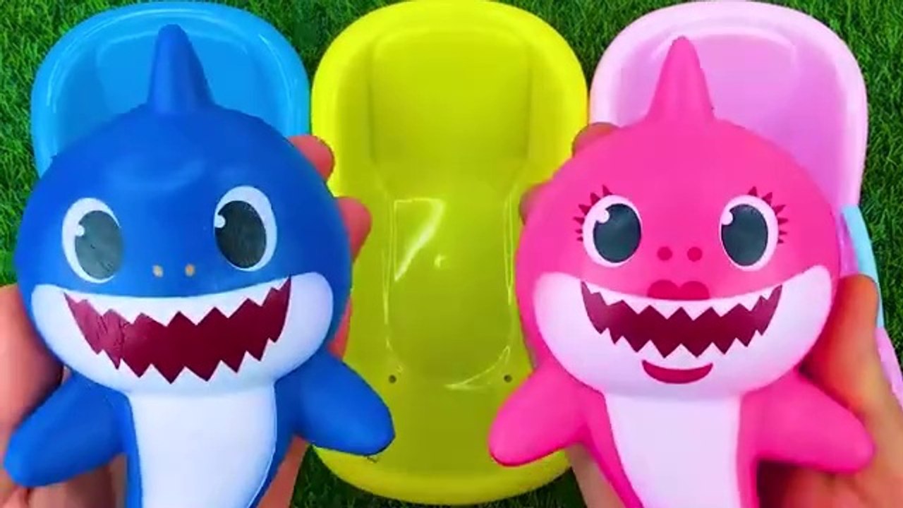 Satisfying_ASMR_l_Magic_Bathtubs_with_Rainbow_Kinetic_Sand_M_M_s___Skittles_Candy_Mixing_Cutting(360p)