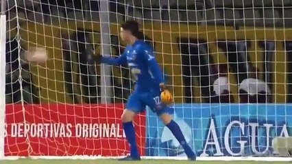 Dünya futbolunda görülmemiş son! Hakeme tepki için tüm penaltılar dışarı atıldı