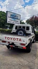 Hondureño presume sus placas en Estados Unidos