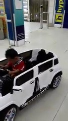 Dede In Hau main mobil remote