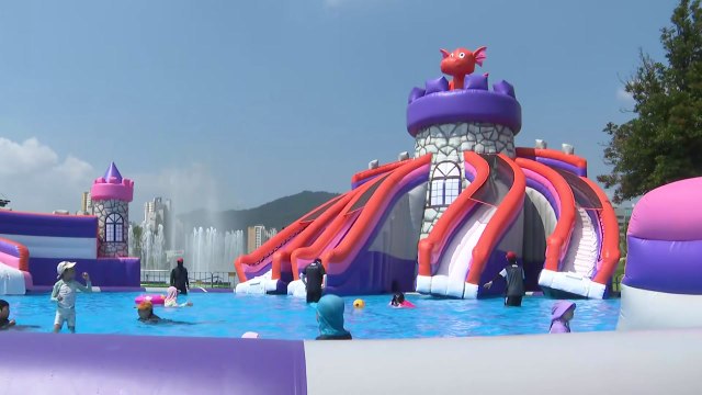 막바지 무더위 기승...정원 속 물놀이장 북적 / YTN