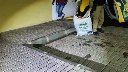 Indivíduo é detido pela PM com 25 kg de cabos no Guarujá
