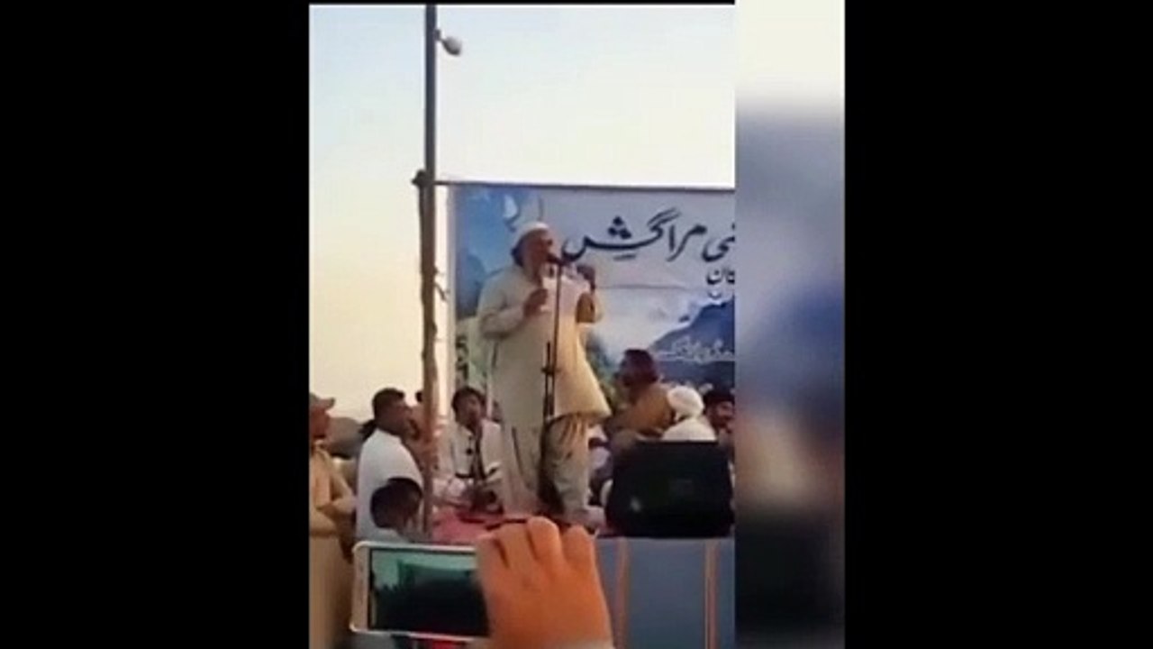 Funny Stage Fall .... Molana jalsa