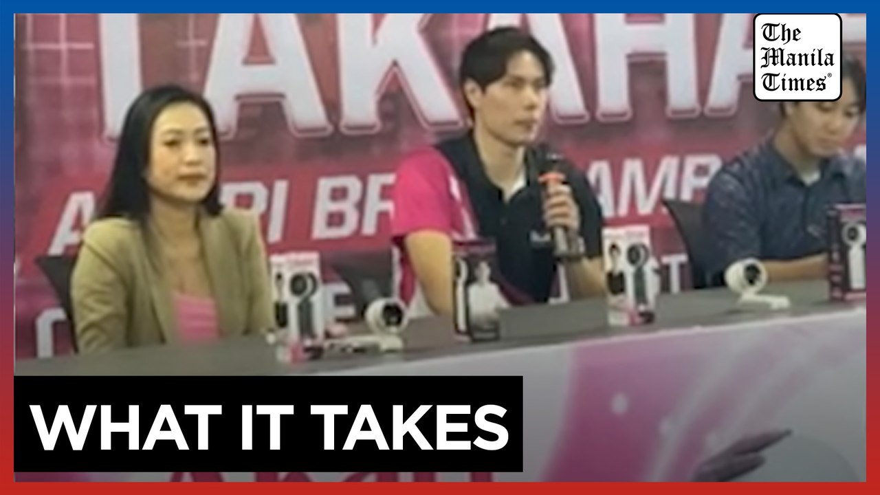 Takahashi offers advice to PH volleyball team