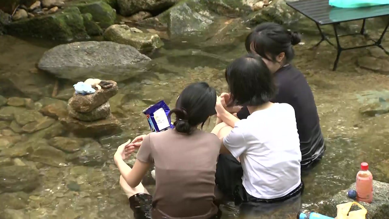 [날씨] 도심 속 계곡, 더위 피해 나온 시민들...서울 33℃, 대구 35℃ / YTN