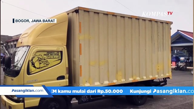 Gapura Pintu Masuk Terminal Laladon Ambruk Usai Ditabrak Mobil Boks, 1 Orang Pedagang Alami Luka