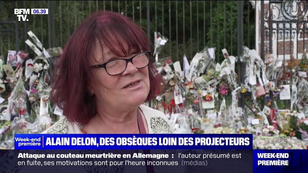 "Après c'est fini, c'est une page qui va se tourner": les fans d'Alain Delon se recueillent à Douchy avant les obsèques de leur idole