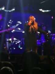 Karina "la Princesita" enojada en pleno un show paró el concierto