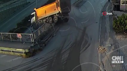 Hatay'da hafriyat kamyonu 5 metrelik duvardan uçtu