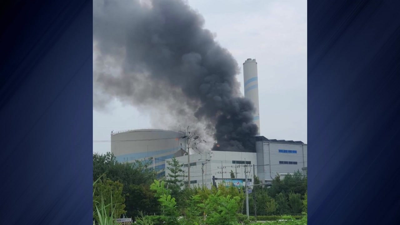 폐기물 업체 불·15m 암벽 추락...주말 사건·사고 / YTN
