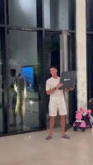 Ronaldo Get His Golden Button For His Golden Kids