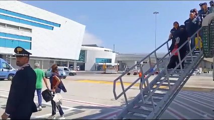 La madre di Saman estradata in Italia. L'arrivo a Fiumicino scortata dai carabinieri